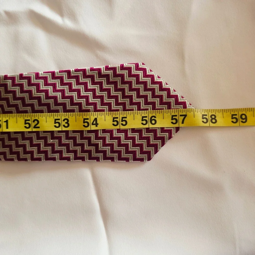Lauren Ralph Lauren Tie Mens OS Magenta Silver Chevron Zig Zag 100% Silk Hand